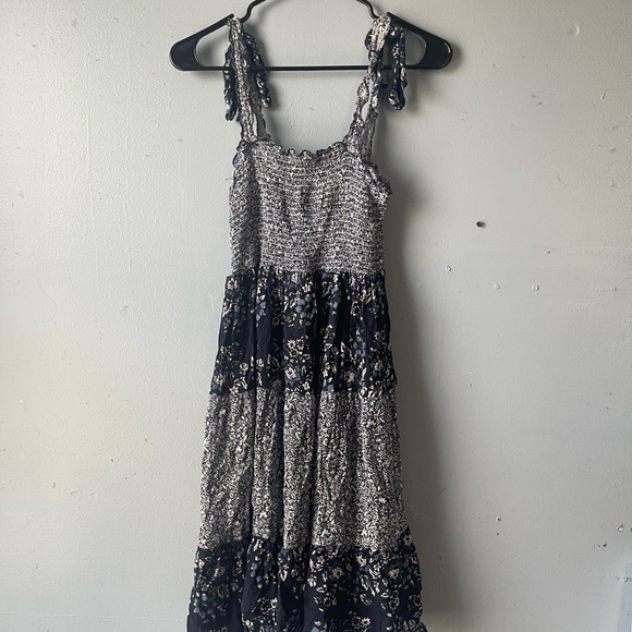 ** boho 🌼 Kings Road Navy Blue Floral Smocked Tiered Midi Dress | Size S** - Picture 2 of 4